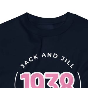 เสื้อสเวตเชิ้ตคอกลมยูนิเซ็กซ์ แจ็คแอนด์จิล พิงค์ 1938 รุ่น JJ Circle ผ้าเนื้อนุ่มพรีเมียม แขนยาว สวมใส่สบาย เหมาะสำหรับขายส่ง - Product Image 3