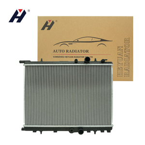 <span class=keywords><strong>Radiateur</strong></span> à réservoir d'eau en plastique avec cœur en aluminium pour PEUGEOT 307/<span class=keywords><strong>206</strong></span> OEM 133038/133040/133053 avec des performances <span class=keywords><strong>de</strong></span> refroidissement 30 % supérieures - Product Image 1