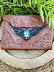Collier en macramé fait main, pendentif en pierre bleue bohème, cordon bleu marine réglable, bijoux en pierres précieuses, artisanal - Product Image 5