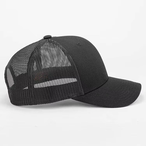 Casquette Trucker Homme Personnalisée en Gros, Modèle Classique à 6 Panneaux, Visière Courbée Premium, Fermeture Snapback avec Patch en Cuir - Product Image 4