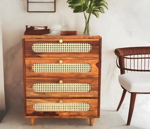 Cómoda Moderna de Mediados de Siglo con Cajones de Madera Maciza y Ratán |   Cómoda de 4 cajones con mimbre |   Muebles para el Hogar y Dormitorios al por Mayor - Product Image 1