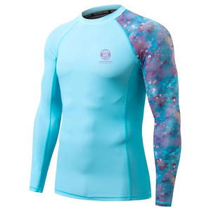 Camiseta de natación premium para hombre, de secado rápido y tela transpirable, para natación en la playa, surf y deportes acuáticos de verano. - Product Image 1