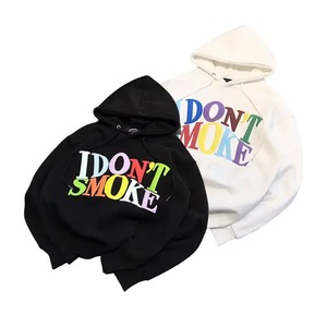 Pull-over unisexe oversize en molleton de coton, style streetwear, écologique, avec poche brodée et impression en relief, pour la vente en gros et en vrac - Product Image 1