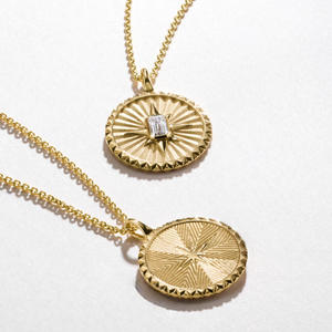 Collier pendentif médaillon étoile en diamant taille émeraude - Product Image 4