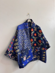 Veste courte en patchwork Kantha faite à la main pour femmes, manteau bohème vintage, veste matelassée - Product Image 4