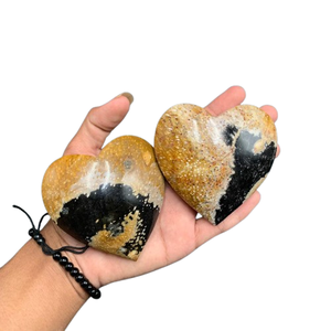 Piedra Decorativa de Raíz de Palma Natural con Forma de Corazón Grande y Patrón de Ojos Marrones y Negros – Regalo de Cristal Curativo Hecho a Mano - Product Image 4