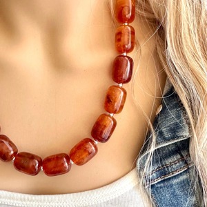Collier en résine perlée hautement poli, design moderne, fait sur mesure, en résine époxy naturelle, cadeau unisexe, à prix avantageux - Product Image 2