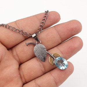 จี้เงินแท้ 925 ทำมือ ดีไซน์รูปใบไม้ ประดับด้วยพลอยโทแพซสีฟ้าทรงรี ตัวเรือนทองเหลืองแบบฝังขอบ ดีไซน์เนอร์จิวเวลรี่ - Product Image 2