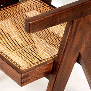Fauteuil de bureau et de salle à manger style Pierre Jeanneret en bois massif avec pieds en V et assise en rotin naturel tressé – Vente en gros - Product Image 5