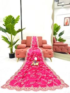 Nouveau sari en soie satinée japonaise de créateur avec broderie de paillettes, prêt à porter - Product Image 6