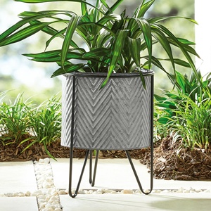 Maceta de hierro galvanizado con soporte de Metal, diseño moderno de Chevron, maceta duradera para interiores y exteriores para decoración elegante del hogar - Product Image 1