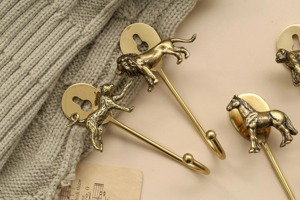 Crochets muraux artistiques en forme d'animaux, supports multifonctionnels parfaits pour les serviettes de salle de bain, l'utilisation en cuisine et la décoration moderne de la maison, en provenance d'Inde. - Product Image 5