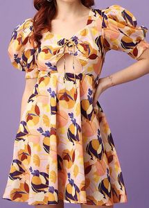 ชุดเดรสยาวปานกลางทรงเอไลน์ คอวี แขนพองสั้น ลายดอกไม้สีเหลือง เป็นมิตรต่อสิ่งแวดล้อม ดีไซน์หรูหราสำหรับงานกลางคืน - Product Image 5