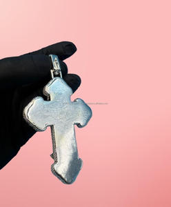 Colgante de cruz redondo con pavé de moissanita en plata de ley 925 chapada en rodio, estilo hip hop, para ocasiones especiales de hombre - Product Image 4