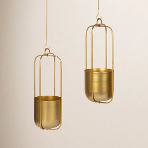 Pot de fleurs suspendu en métal vintage avec chaînes, style rustique pour plantes et fleurs d'extérieur - Product Image 6