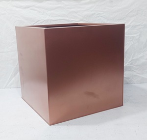 Jardinière carrée en métal finition cuivre moderne pour plantes d'intérieur et d'extérieur, pot contemporain pour la maison, le jardin, le bureau, l'hôtel, la décoration paysagère - Product Image 3