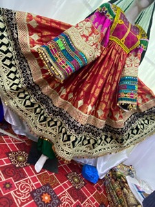 Conjunto de Vestido Étnico Gulbahar de Chifón Bordado con Manga Larga y Estampado para Mujeres y Hombres, Estilo Pakistaní para Eid - Product Image 6