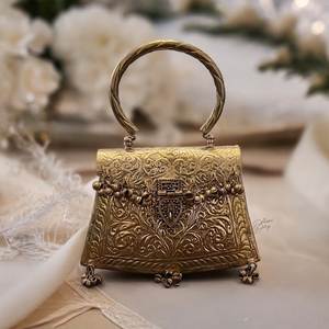 Elaborado artesanalmente por expertos artesanos que utilizan latón de calidad para un acabado elegante y distintivo. - Product Image 1
