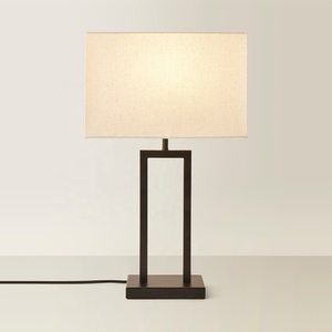 Lámpara de Mesa Metálica Monarch Frame con Pantalla Rectangular de Lino, Base Geométrica Abierta, Acabado Duradero, Iluminación Ambiental Cálida - Product Image 2