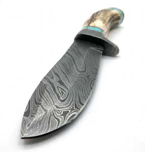 Outil utilitaire robuste pour l'extérieur, en acier damas sur mesure, fabriqué à la main, avec pierre turquoise et manche en bois de cerf. - Product Image 3