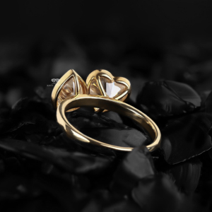 Anillo de compromiso Toi Et Moi de oro de 14K con diamante en forma de corazón y pera, engaste de bisel, 3.25 TCW, certificado IGI, joyería nupcial minimalista, venta al por mayor, personalizado - Product Image 3
