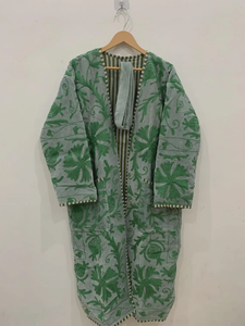เสื้อคลุมกิโมโนสีเขียวเซจ งานฝีมือสไตล์ซูซานี ผ้ากำมะหยี่ยาว ตกแต่งด้วยลายปักดอกไม้สไตล์โบฮีเมียนสำหรับผู้หญิง - Product Image 1