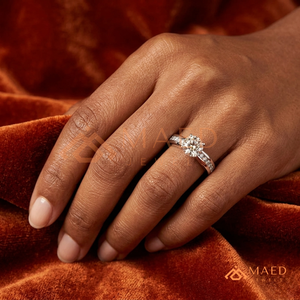 Anillo de Compromiso de Moissanita de 1 Quilate con Corte Redondo, Anillo de Boda de Plata 925 con Banda Pavé, Joyería con Apariencia de Diamante para Mujer - Product Image 3