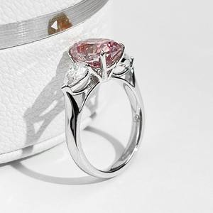 Anillo de Diamantes de Lujo con Corte Esmeralda en Oro de 14K/18K, Joyería para Uso Diario Disponible a Precio Económico - Product Image 4