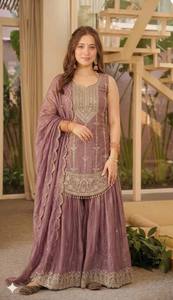Ensemble Gharara Mauve Violet avec Broderies Miroir pour Femme, Dupatta en Tulle Lourdement Brodé, Tenue 3 Pièces Style Pakistanais pour Mariage et Aïd - Product Image 4