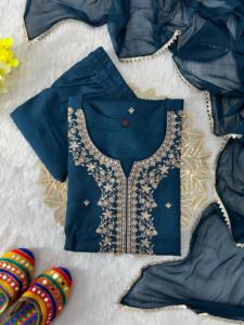 Conjunto de Kurti de Seda Romana de Diseño - Bordado Elegante para Mujer - Product Image 1