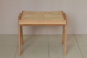 Tabouret moderne et léger avec structure en teck massif et assise en rotin pour le salon, meubles de maison - Product Image 2