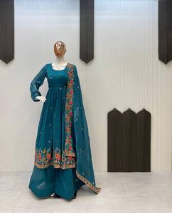 Suministro al por mayor: Vestido de mujer con bordado de lentejuelas en tela texturizada, talla única, con pantalón palazzo y dupatta largo, para inventario de temporada de bodas - Product Image 1