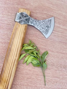 Hacha vikinga hecha a mano de acero al carbono con mango de madera de palisandro, regalo de boda, la mejor hacha de regalo para cumpleaños y aniversario para él. - Product Image 6