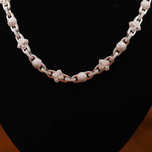 สร้อยคอเงินแท้ 925 แบบ Cuban Link ขนาด 14 มม. ชุบเงิน ประดับเพชรทรงกลมเจียระไนแบบ Brilliant Cut สำหรับทุกเพศ สไตล์แร็ปเปอร์ ฮิปฮอป หรูหรา - Product Image 4