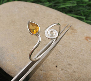 Anillo de Boda Minimalista de Citrino Natural, Plata de Ley 925, Corte Redondo Clásico y Simple, Banda Delgada Apilable para Mujer - Product Image 1