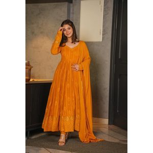 Conjunto de Traje de Georgette Bordado Color Mostaza de Aayna Clothing, Talla XS [34] 0g - Product Image 2