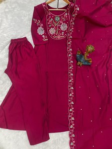 Conjunto de traje Anarkali de viscosa y seda romana para mujer con bordado a mano de múltiples hilos y dupatta de seda Chanderi - Product Image 4