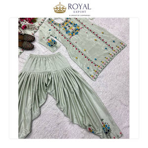 Colección de Diseñador a Precio Accesible: Traje Dhoti Salwar de Seda Chinnon de Estilo Tradicional para Mujer en Venta - Product Image 6