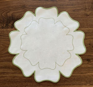 Custom Embroidered Luxury Green Flower Shape Napkin Sets Place Mats White Cotton Washable Handmade Mats for Weddings Home Events - Product Image 2