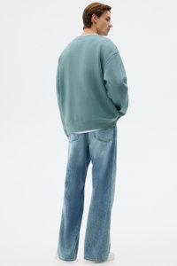 เสื้อสเวตเชิ้ตสีพื้นสำหรับผู้ชาย เสื้อผ้าลำลองสำหรับฤดูหนาว เนื้อผ้านุ่มแบบฟลีซ เหมาะสำหรับใช้ในชีวิตประจำวัน - Product Image 3