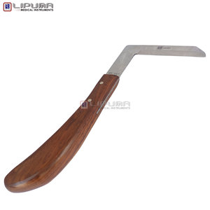 Cuchillo para Pezuñas de Caballo LIPUMA EDGELINE Tipo L para Zurdos, Hoja de Acero Inoxidable, Mango de Madera, Cuidado Profesional de Pezuñas - Product Image 1
