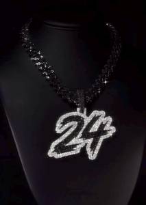 Colgante de Moissanita Hiphop con Número 24 en Plata 925 con Micro Pavé, Amuleto Temático para Uso Diario Masculino - Product Image 4