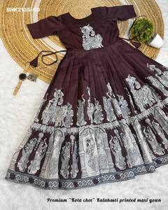 Proveedor de la mejor colección de telas de algodón puro Kota con estampado Kalahasti Kalamkari, mangas hasta el codo y corte maxi acampanado, procedente de la India. - Product Image 2