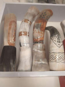 Cuerno Vikingo Natural para Beber Cerveza y Vino, Taza de Cuerno para Uso en Mesa de Hotel, Taza de Cuerno 100% Natural, Producto Hecho a Mano en Venta - Product Image 3