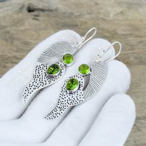 ต่างหูพลอยเพอริดอทสีเขียว เงินแท้ 925 ทำมือ สไตล์โบราณ แบบห้อย ชุบทอง เหมาะสำหรับงานปาร์ตี้ ของขวัญวันครบรอบ - Product Image 2