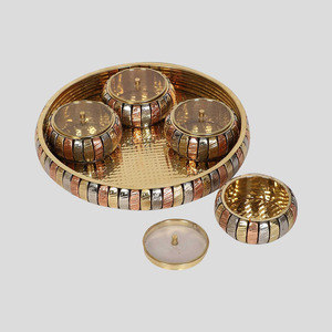 Plateau de service de luxe en laiton poli martelé, bols de rangement décoratifs à couvercle, design oriental pour cadeaux, mariages et fêtes - Product Image 1