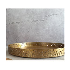 Elegante bandeja de servicio de metal hecha a mano, plato redondo decorativo chapado en oro para uso en la mesa del comedor de la sala de estar - Product Image 6