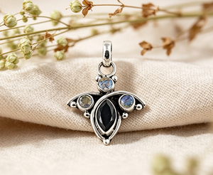 Pendentif croix tibétaine en argent Art Palace avec pierres d'onyx noir et de zircon bleu, style vintage pour un usage quotidien - Product Image 2