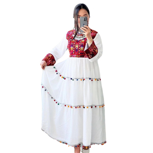 Vestidos Kuchi de Estilo Afgano para Mujeres Modestas, Estilo Tradicional, Hechos a Mano, para Bodas y Fiestas - Product Image 1