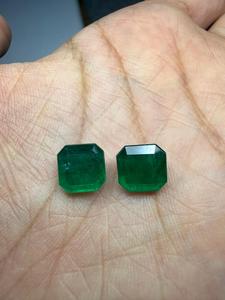 Paire de pierres précieuses vertes naturelles émeraude 5,81 carats, taille octogonale carrée, pierres à facettes pour boucles d'oreilles, bagues et bijoux - Product Image 1